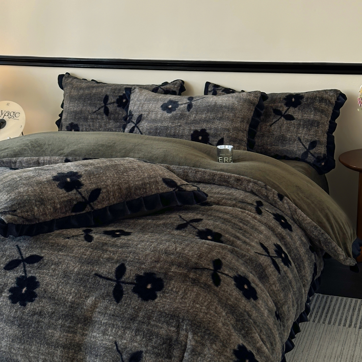 91家纺网 家纺一手货源 找家纺 金艾草 2025新款兔毛法式床单款四件套 繁花灰