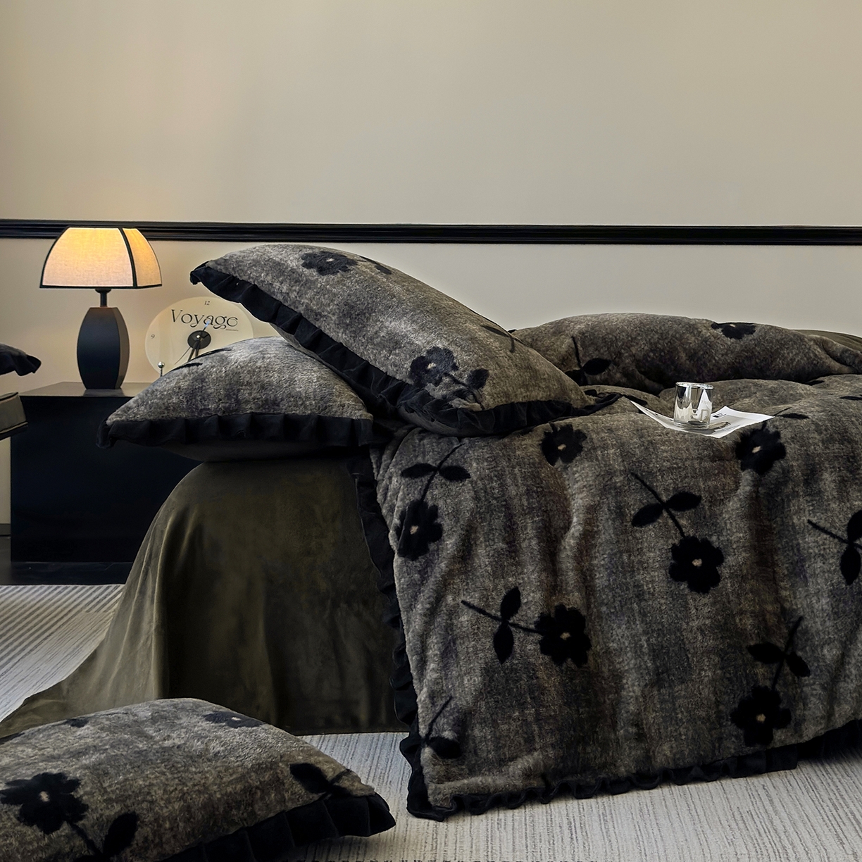 91家纺网 家纺一手货源 找家纺 金艾草 2025新款兔毛法式床单款四件套 繁花灰