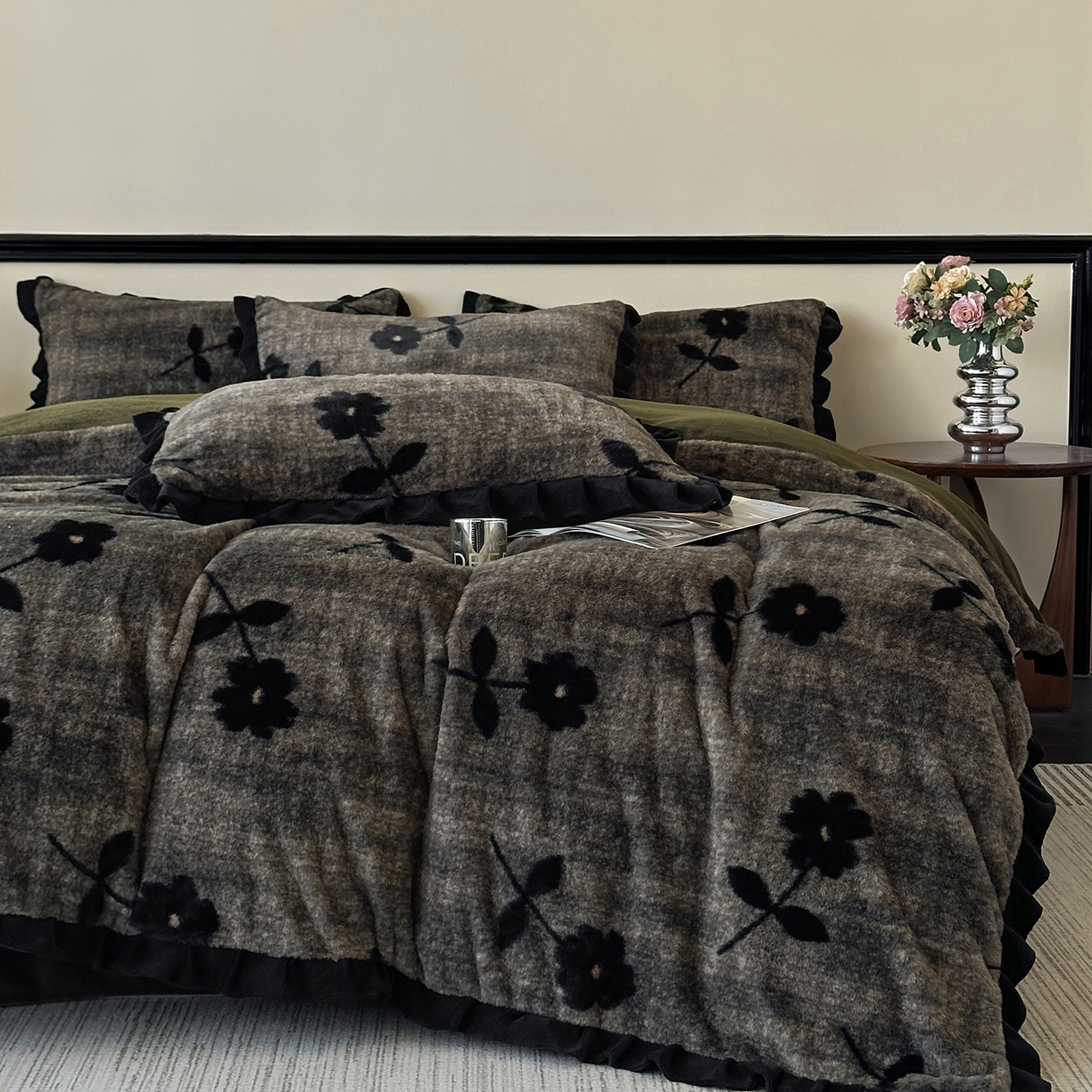 91家纺网 家纺一手货源 找家纺 金艾草 2025新款兔毛法式床单款四件套 繁花灰