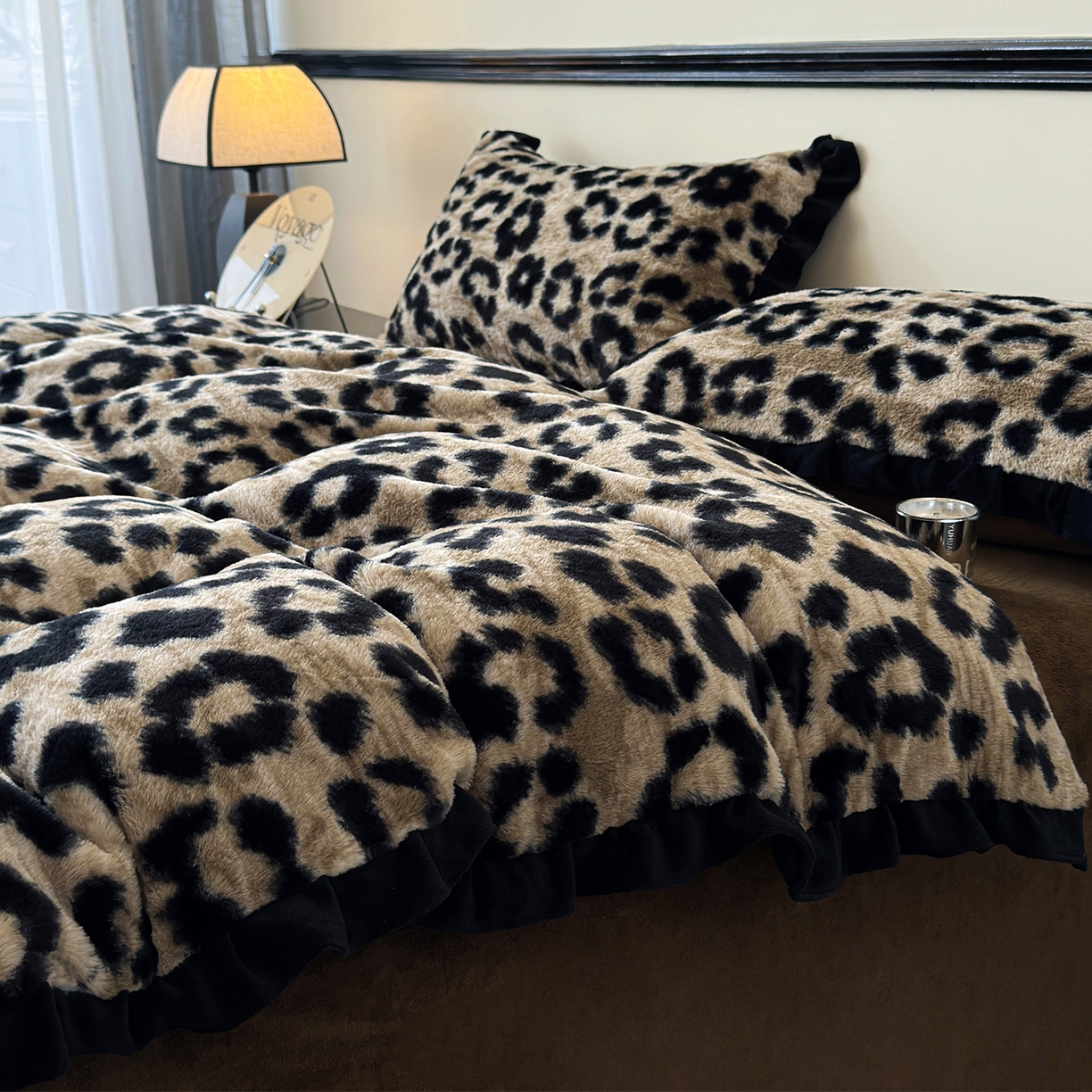 91家纺网 家纺一手货源 找家纺 金艾草 2025新款兔毛法式床单款四件套 豹纹