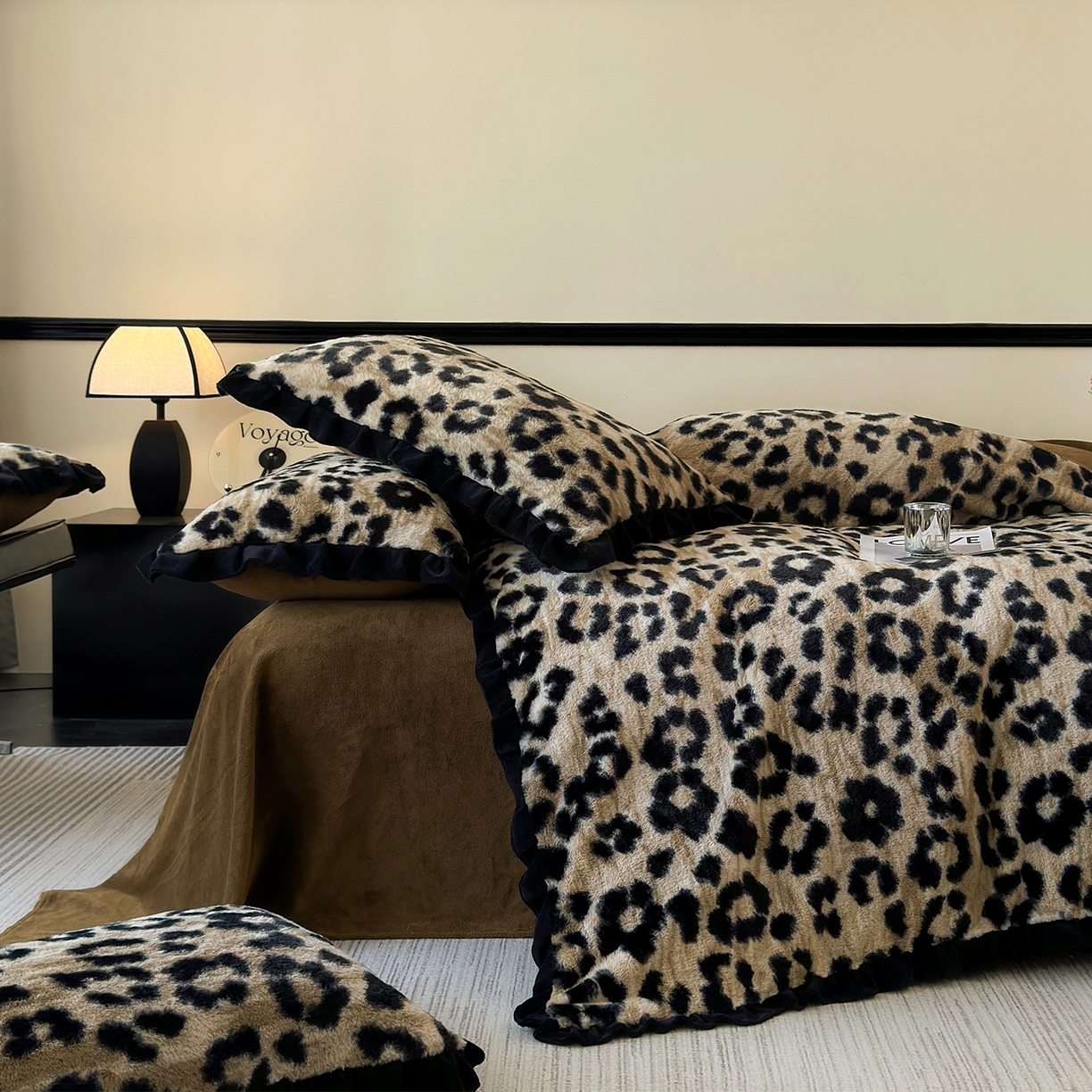 91家纺网 家纺一手货源 找家纺 金艾草 2025新款兔毛法式床单款四件套 豹纹