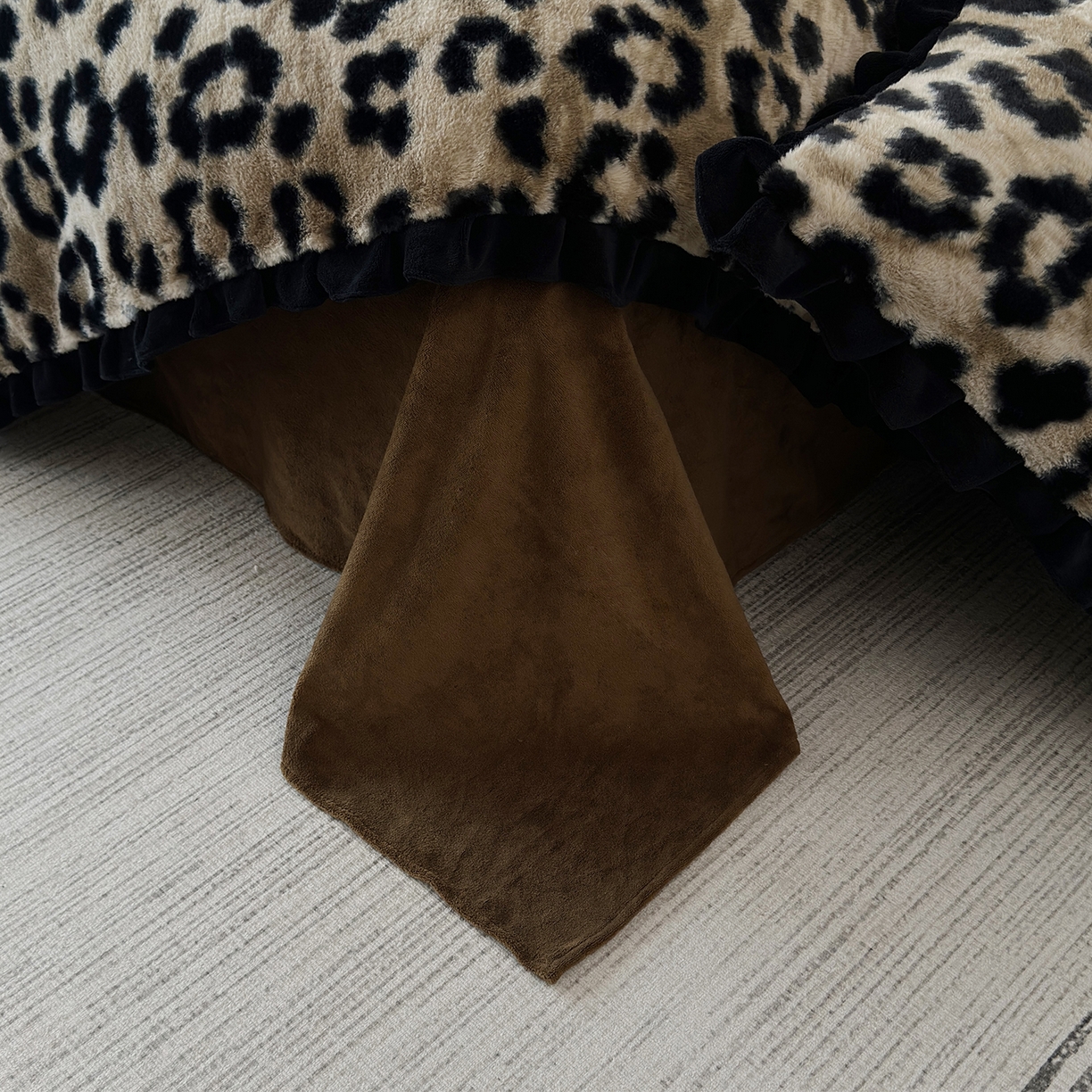 91家纺网 家纺一手货源 找家纺 金艾草 2025新款兔毛法式床单款四件套 豹纹