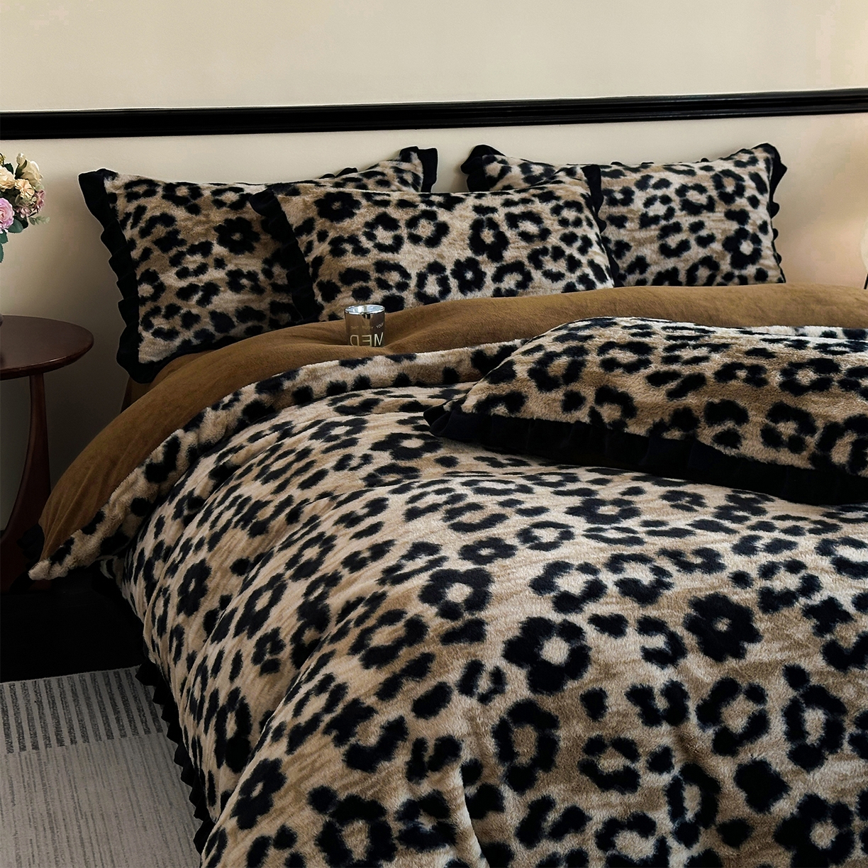 91家纺网 家纺一手货源 找家纺 金艾草 2025新款兔毛法式床单款四件套 豹纹