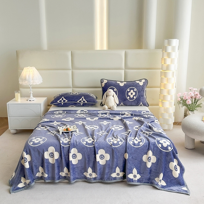 91家纺网 家纺一手货源 找家纺 （总）欧喜璐 2025新款卡通印花加厚牛奶绒多功能毛毯