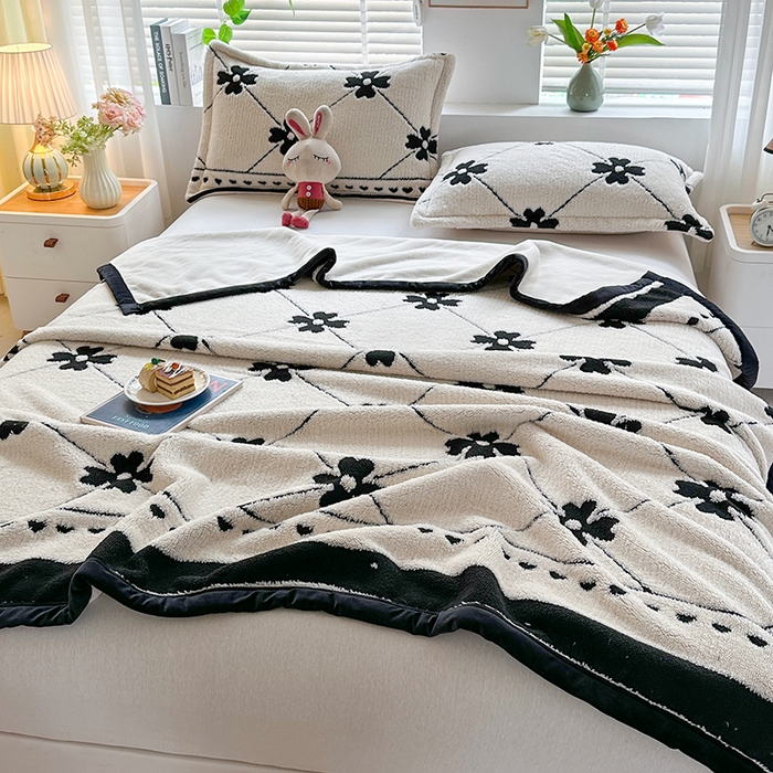 91家纺网 家纺一手货源 找家纺 （总）宜派家纺 2025新款黑白阳离子复合多功能毛毯冬季盖毯被子牛奶绒羊羔绒