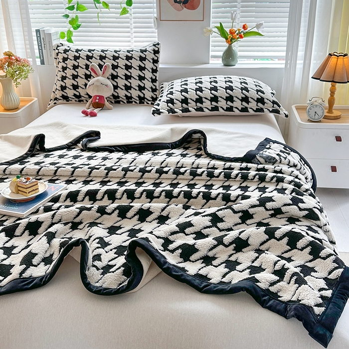 91家纺网 家纺一手货源 找家纺 宜派家纺 2025新款黑白阳离子复合多功能毛毯 千鸟格