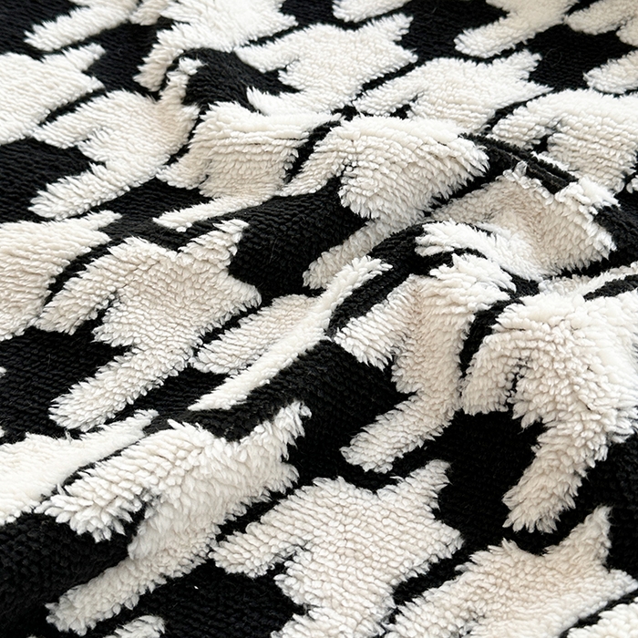 91家纺网 家纺一手货源 找家纺 宜派家纺 2025新款黑白阳离子复合多功能毛毯 千鸟格