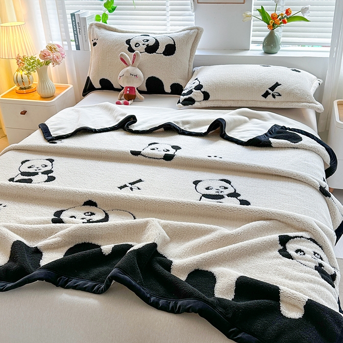 91家纺网 家纺一手货源 找家纺 宜派家纺 2025新款黑白阳离子复合多功能毛毯 熊猫