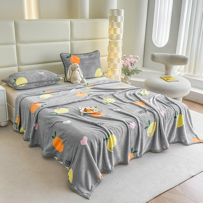 91家纺网 家纺一手货源 找家纺 欧喜璐 2025新款卡通印花加厚牛奶绒多功能毛毯 橘子