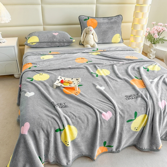 91家纺网 家纺一手货源 找家纺 欧喜璐 2025新款卡通印花加厚牛奶绒多功能毛毯 橘子