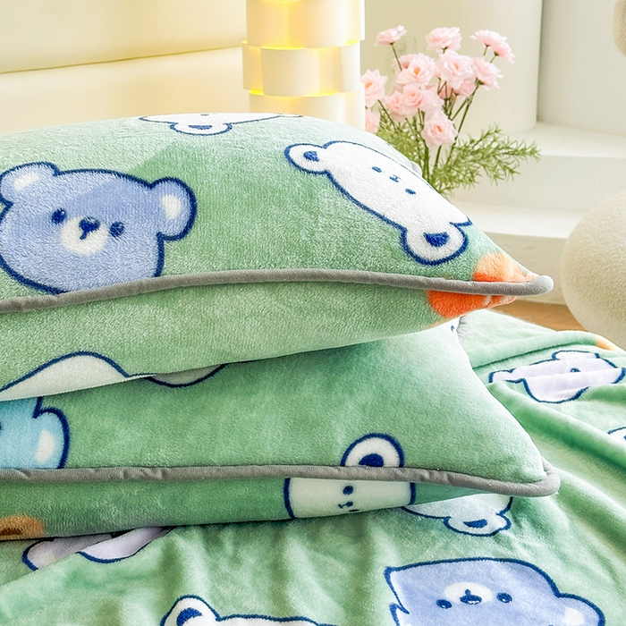 91家纺网 家纺一手货源 找家纺 欧喜璐 2025新款卡通印花加厚牛奶绒多功能毛毯 快乐熊