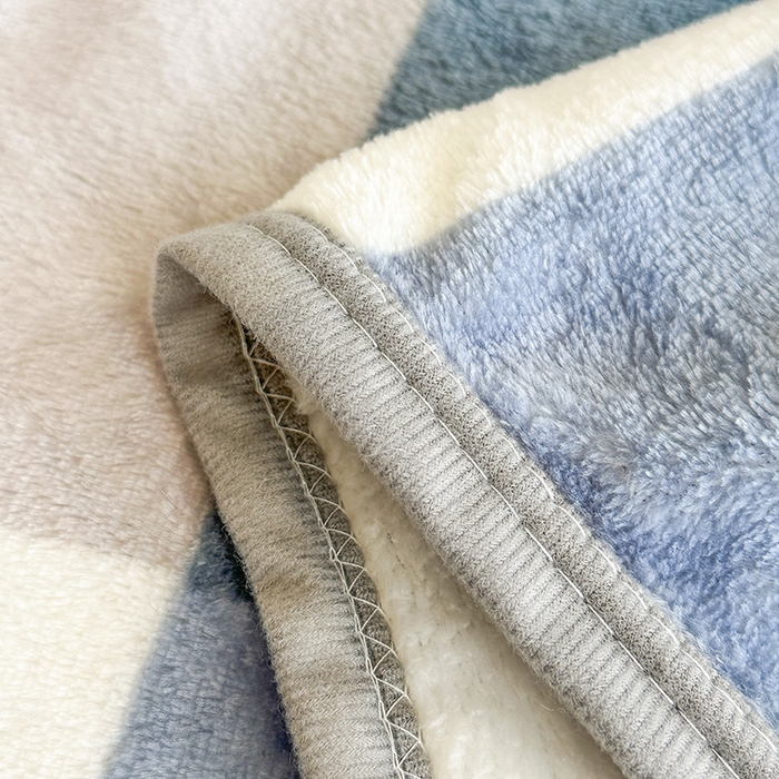 91家纺网 家纺一手货源 找家纺 欧喜璐 2025新款卡通印花加厚牛奶绒多功能毛毯 蓝大格