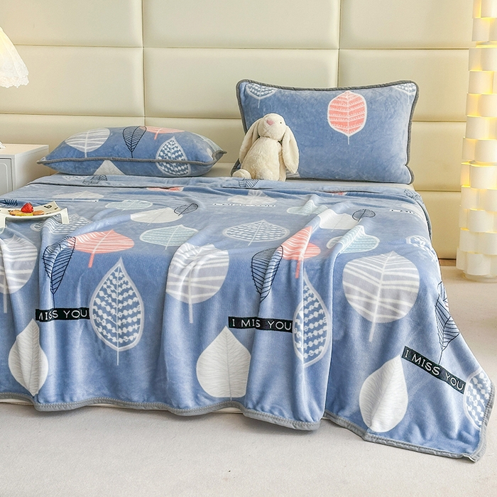 91家纺网 家纺一手货源 找家纺 欧喜璐 2025新款卡通印花加厚牛奶绒多功能毛毯 树叶