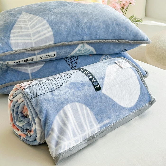 91家纺网 家纺一手货源 找家纺 欧喜璐 2025新款卡通印花加厚牛奶绒多功能毛毯 树叶