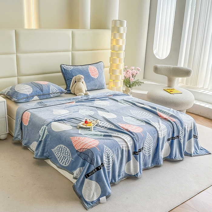 91家纺网 家纺一手货源 找家纺 欧喜璐 2025新款卡通印花加厚牛奶绒多功能毛毯 树叶