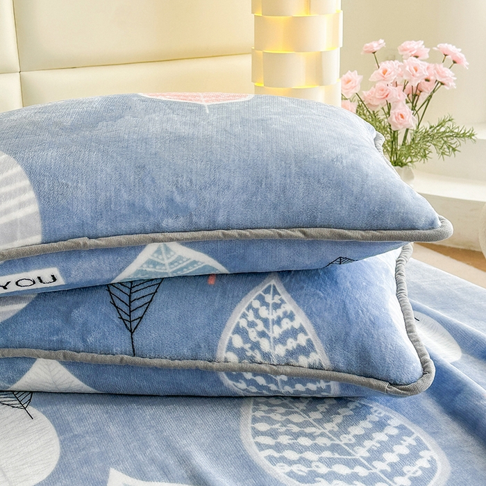 91家纺网 家纺一手货源 找家纺 欧喜璐 2025新款卡通印花加厚牛奶绒多功能毛毯 树叶