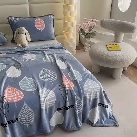 91家纺网 家纺一手货源 找家纺 欧喜璐 2025新款卡通印花加厚牛奶绒多功能毛毯 树叶