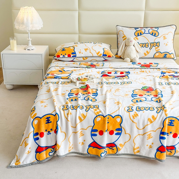 91家纺网 家纺一手货源 找家纺 欧喜璐 2025新款卡通印花加厚牛奶绒多功能毛毯 小老虎