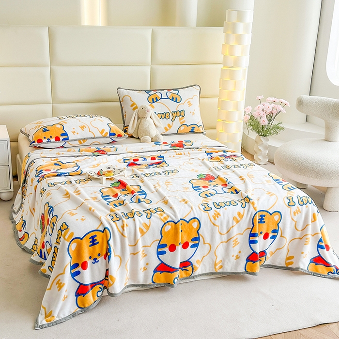 91家纺网 家纺一手货源 找家纺 欧喜璐 2025新款卡通印花加厚牛奶绒多功能毛毯 小老虎