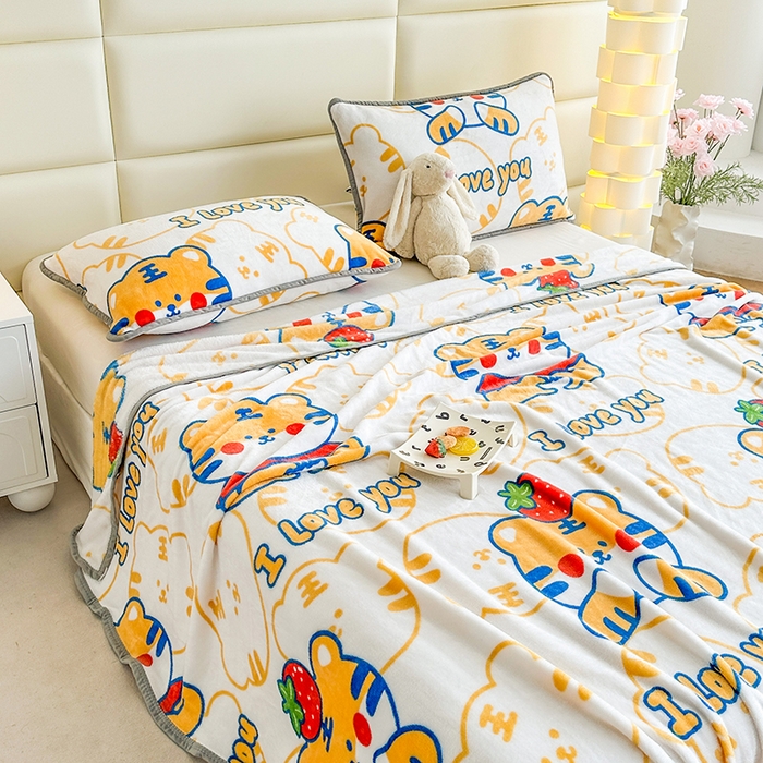 91家纺网 家纺一手货源 找家纺 欧喜璐 2025新款卡通印花加厚牛奶绒多功能毛毯 小老虎