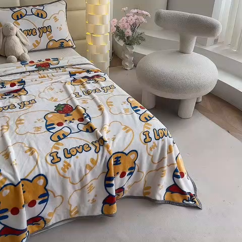 91家纺网 家纺一手货源 找家纺 欧喜璐 2025新款卡通印花加厚牛奶绒多功能毛毯 小老虎