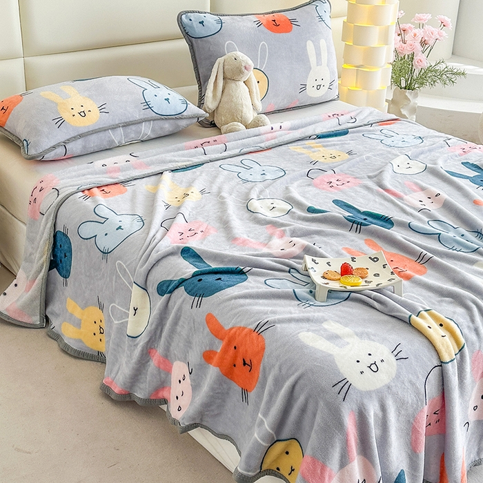 91家纺网 家纺一手货源 找家纺 欧喜璐 2025新款卡通印花加厚牛奶绒多功能毛毯 小萌兔