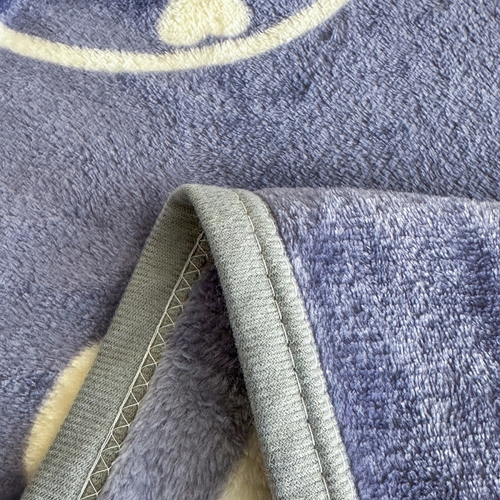 91家纺网 家纺一手货源 找家纺 欧喜璐 2025新款卡通印花加厚牛奶绒多功能毛毯 小圆圈