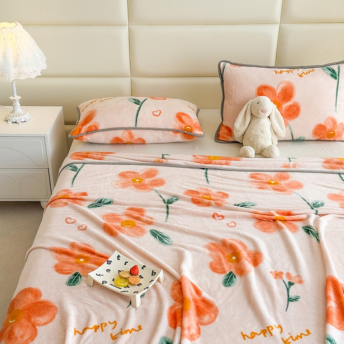 91家纺网 家纺一手货源 找家纺 欧喜璐 2025新款卡通印花加厚牛奶绒多功能毛毯 萱花