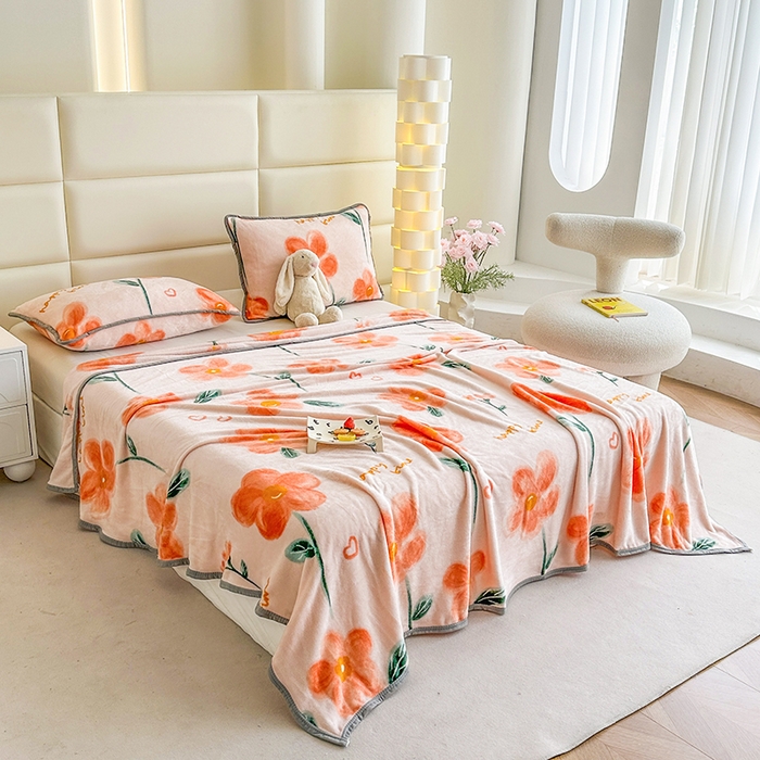 91家纺网 家纺一手货源 找家纺 欧喜璐 2025新款卡通印花加厚牛奶绒多功能毛毯 萱花