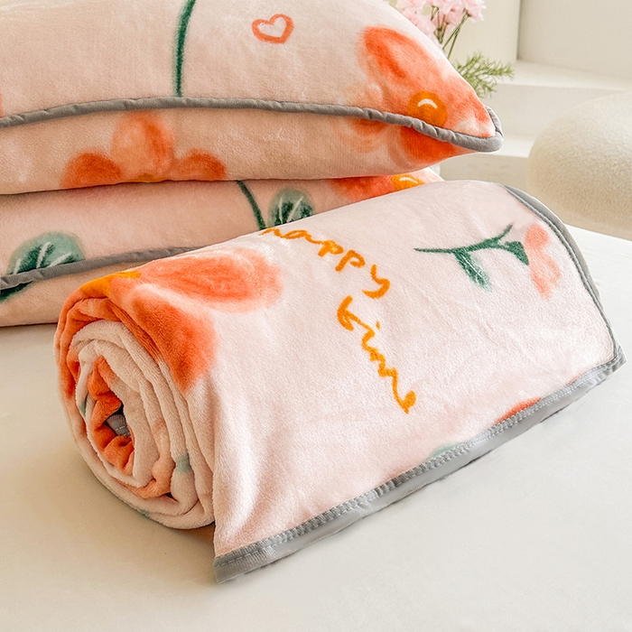 91家纺网 家纺一手货源 找家纺 欧喜璐 2025新款卡通印花加厚牛奶绒多功能毛毯 萱花