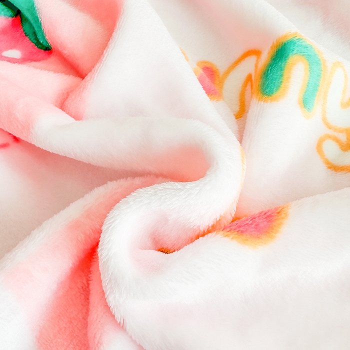 91家纺网 家纺一手货源 找家纺 欧喜璐 2025新款卡通印花加厚牛奶绒多功能毛毯 樱桃熊