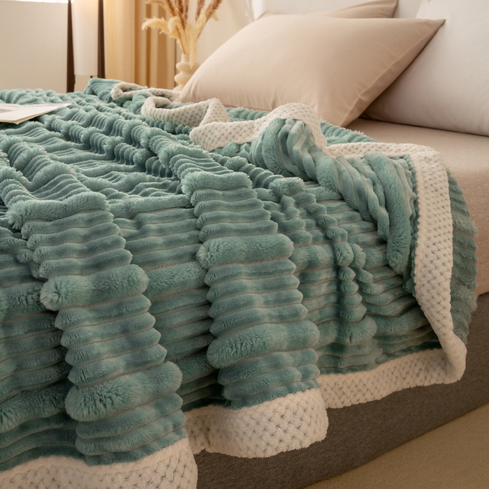 91家纺网 家纺一手货源 找家纺 宜派家纺 2025新款A类兔毛绒子母条毛毯双面云朵绒毛毯宿舍牛奶绒小被毯轻奢时尚加厚保暖盖毯休闲绒毯毯子 流光青