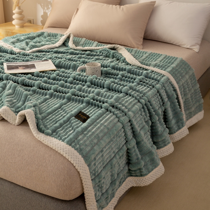 91家纺网 家纺一手货源 找家纺 宜派家纺 2025新款A类兔毛绒子母条毛毯双面云朵绒毛毯宿舍牛奶绒小被毯轻奢时尚加厚保暖盖毯休闲绒毯毯子 流光青