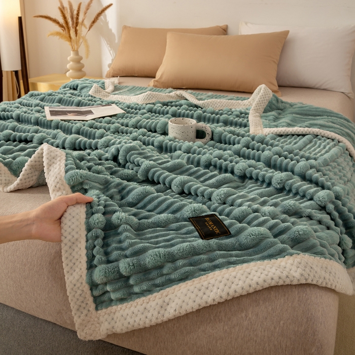 91家纺网 家纺一手货源 找家纺 宜派家纺 2025新款A类兔毛绒子母条毛毯双面云朵绒毛毯宿舍牛奶绒小被毯轻奢时尚加厚保暖盖毯休闲绒毯毯子 流光青