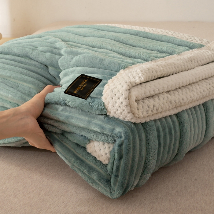 91家纺网 家纺一手货源 找家纺 宜派家纺 2025新款A类兔毛绒子母条毛毯双面云朵绒毛毯宿舍牛奶绒小被毯轻奢时尚加厚保暖盖毯休闲绒毯毯子 流光青