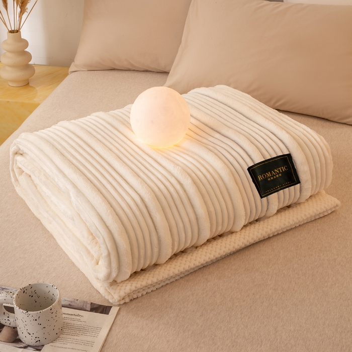 91家纺网 家纺一手货源 找家纺 宜派家纺 2025新款A类兔毛绒子母条毛毯双面云朵绒毛毯宿舍牛奶绒小被毯轻奢时尚加厚保暖盖毯休闲绒毯毯子 云朵白