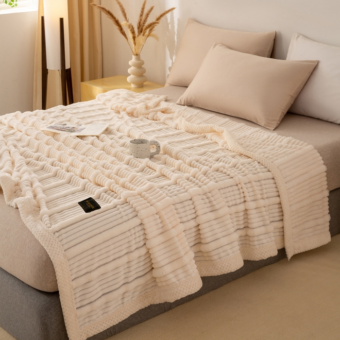 91家纺网 家纺一手货源 找家纺 宜派家纺 2025新款A类兔毛绒子母条毛毯双面云朵绒毛毯宿舍牛奶绒小被毯轻奢时尚加厚保暖盖毯休闲绒毯毯子 云朵白