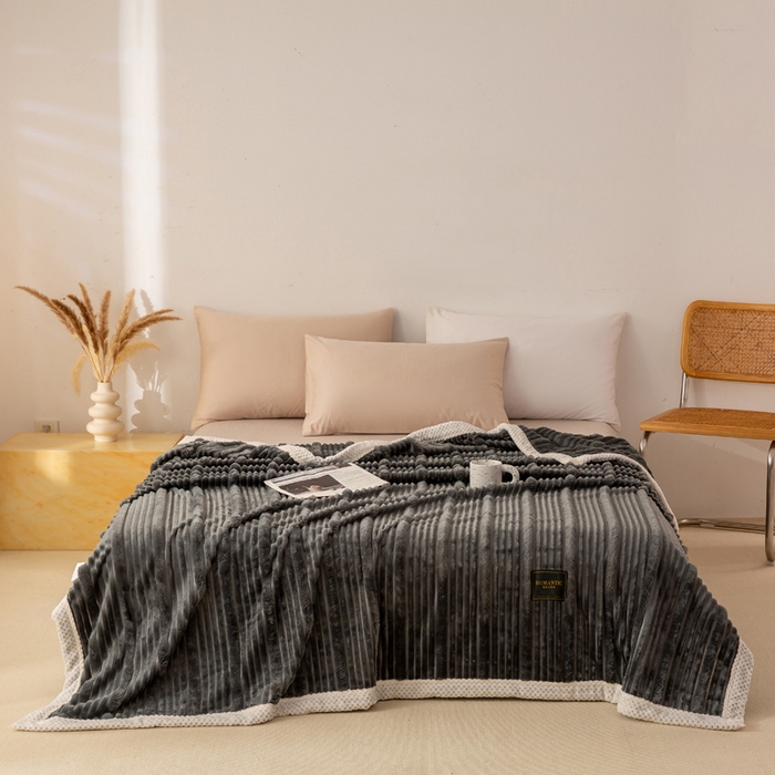 91家纺网 家纺一手货源 找家纺 宜派家纺 2025新款A类兔毛绒子母条毛毯双面云朵绒毛毯宿舍牛奶绒小被毯轻奢时尚加厚保暖盖毯休闲绒毯毯子 墨羽灰