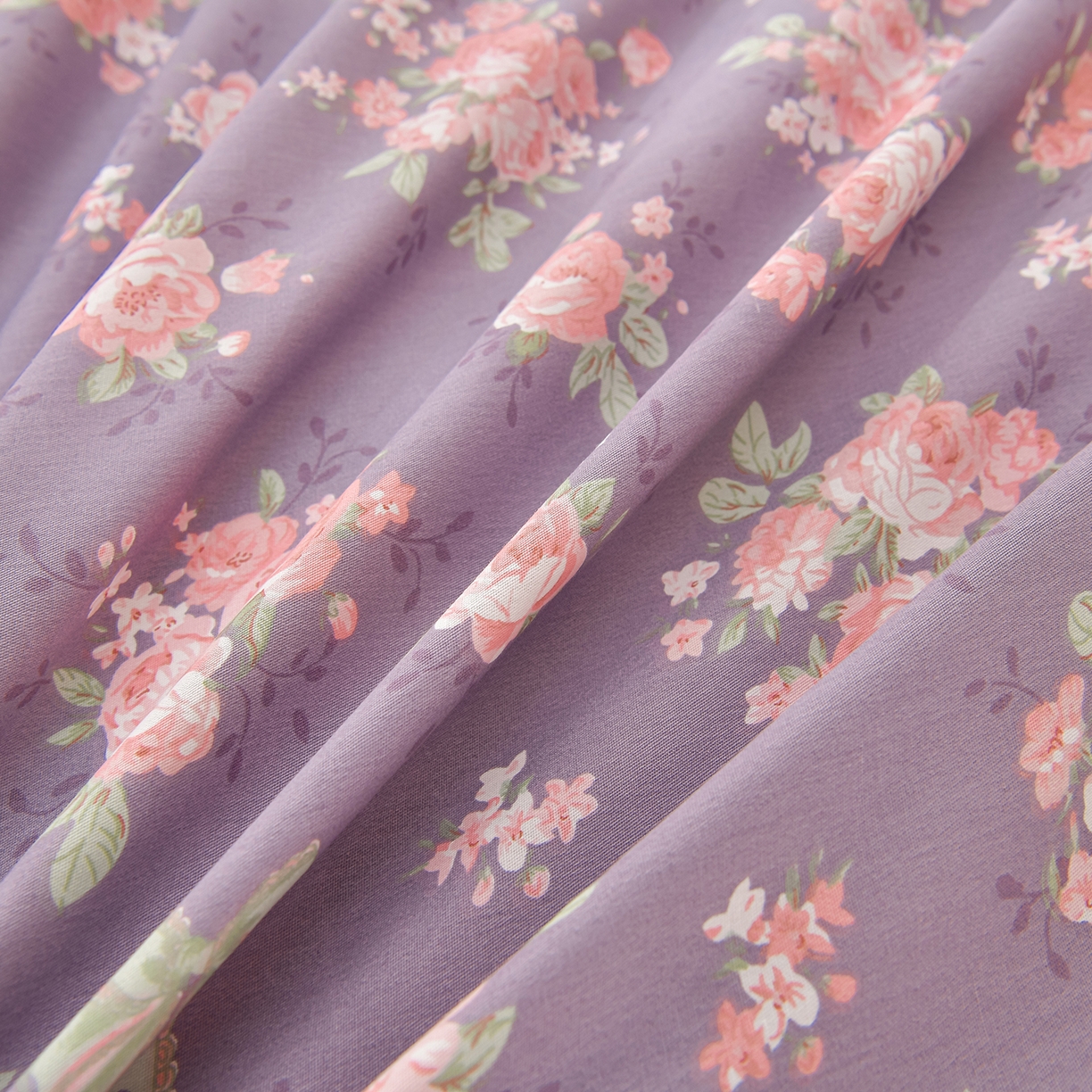 91家纺网 家纺一手货源 找家纺 绘萱家居 2025新款100%全棉床裙款斜纹印花四件套 紫霞仙子