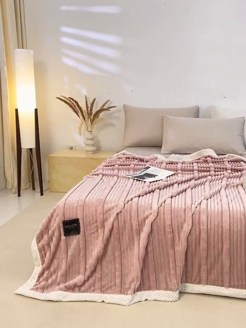 91家纺网 家纺一手货源 找家纺 宜派家纺 2025新款A类兔毛绒子母条毛毯双面云朵绒毛毯宿舍牛奶绒小被毯轻奢时尚加厚保暖盖毯休闲绒毯毯子 豆沙粉