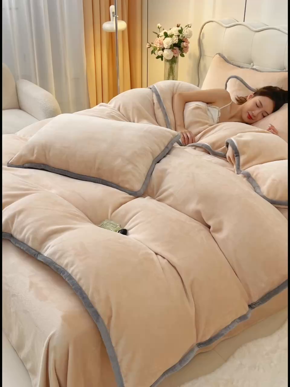91家纺网 家纺一手货源 找家纺 云恋家纺 加厚牛奶绒四件套简约双面加绒被套罩床单双人家用冬季法兰绒--简约款 简约-金色