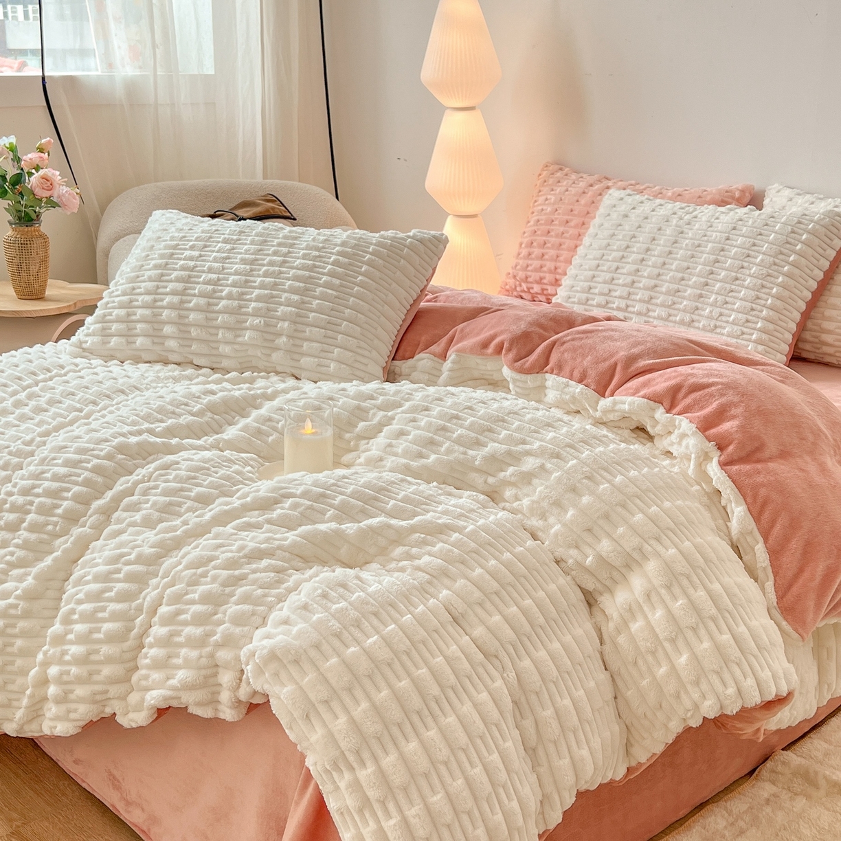 91家纺网 家纺一手货源 找家纺 （总）爱彼家纺 2025新款糖果色兔兔绒套件秋冬加厚牛奶绒四件套-场景二