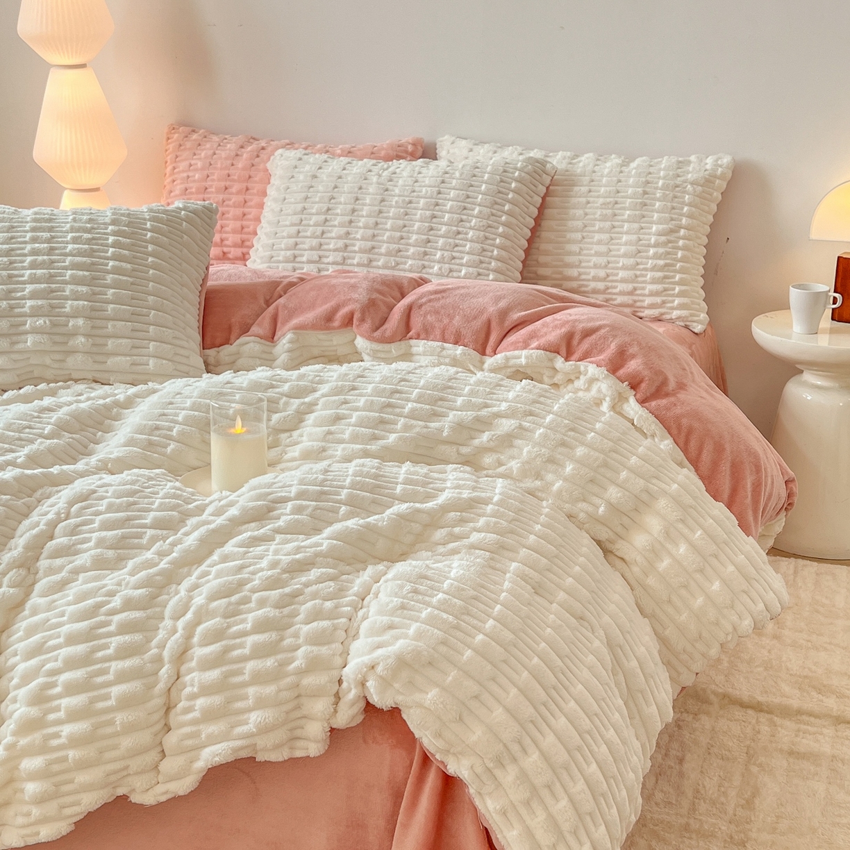 91家纺网 家纺一手货源 找家纺 （总）爱彼家纺 2025新款糖果色兔兔绒套件秋冬加厚牛奶绒四件套-场景二