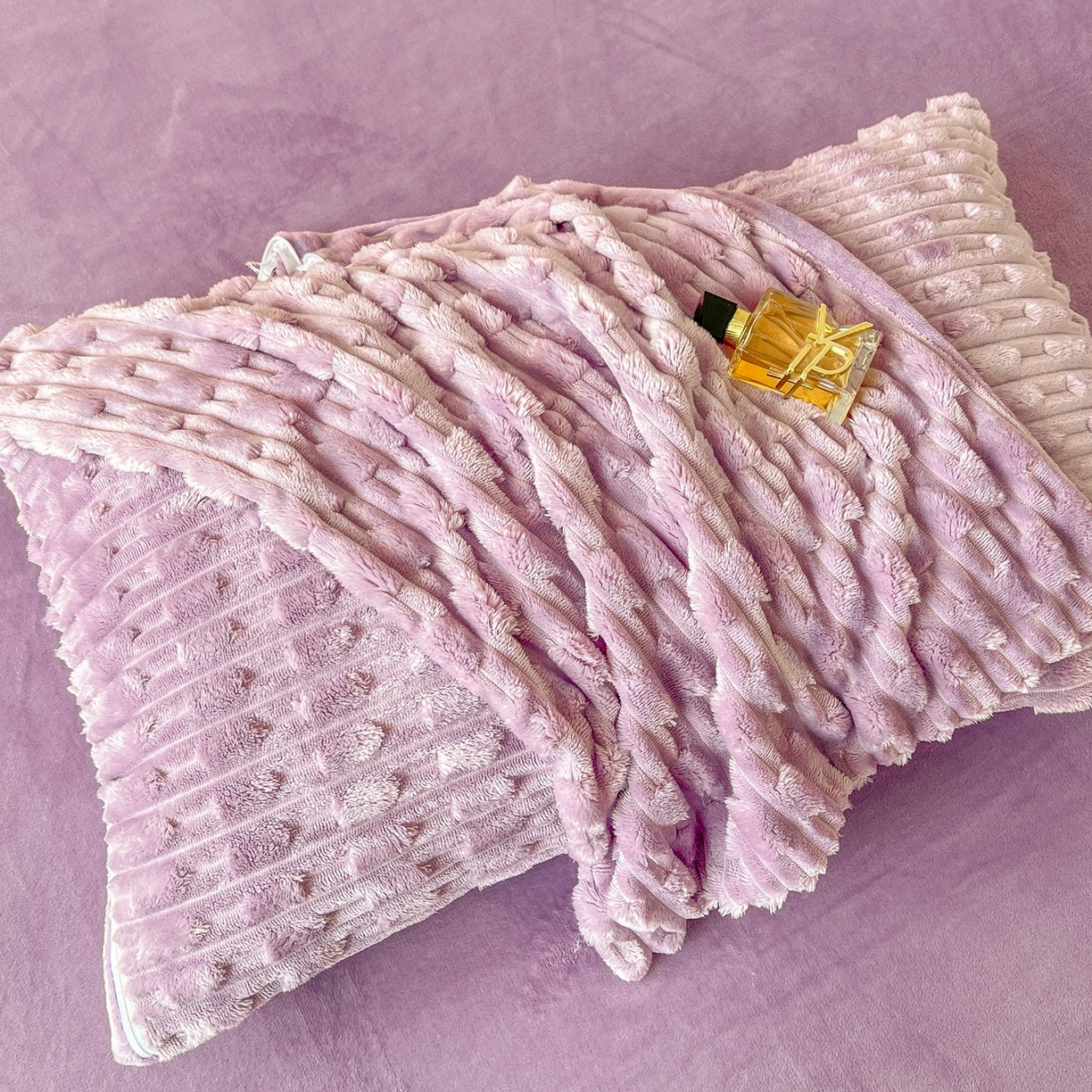 91家纺网 家纺一手货源 找家纺 爱彼家纺 2025新款糖果色兔兔绒套件秋冬加厚牛奶绒四件套-场景二 盈紫紫