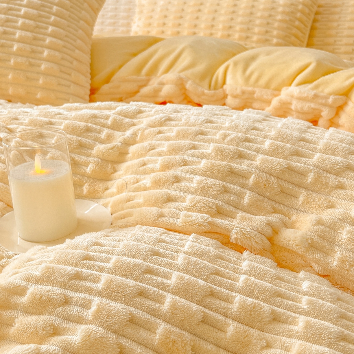 91家纺网 家纺一手货源 找家纺 爱彼家纺 2025新款糖果色兔兔绒套件秋冬加厚牛奶绒四件套-场景二 暖黄黄