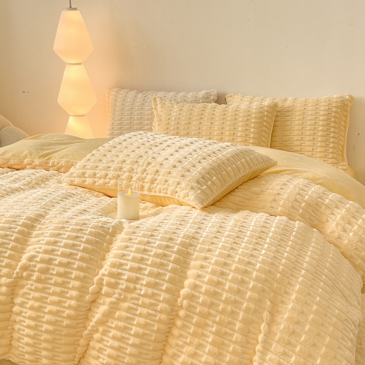 91家纺网 家纺一手货源 找家纺 爱彼家纺 2025新款糖果色兔兔绒套件秋冬加厚牛奶绒四件套-场景二 暖黄黄