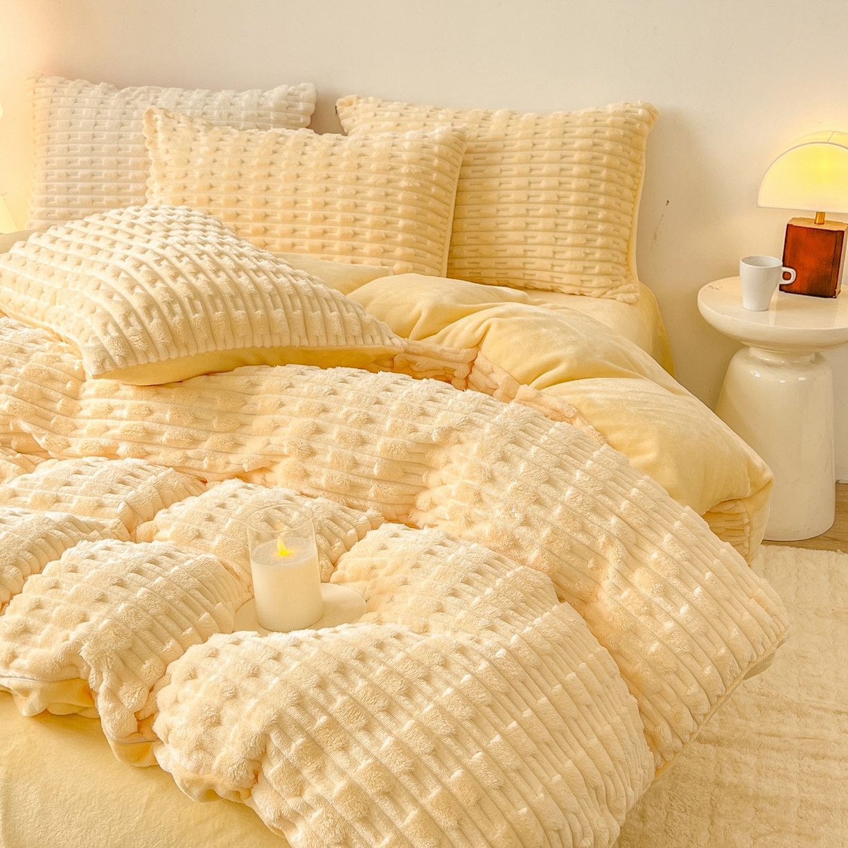 91家纺网 家纺一手货源 找家纺 爱彼家纺 2025新款糖果色兔兔绒套件秋冬加厚牛奶绒四件套-场景二 暖黄黄