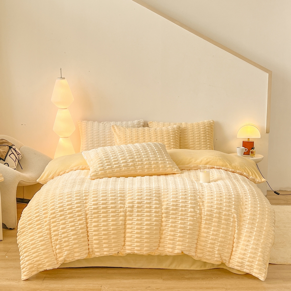 91家纺网 家纺一手货源 找家纺 爱彼家纺 2025新款糖果色兔兔绒套件秋冬加厚牛奶绒四件套-场景二 暖黄黄