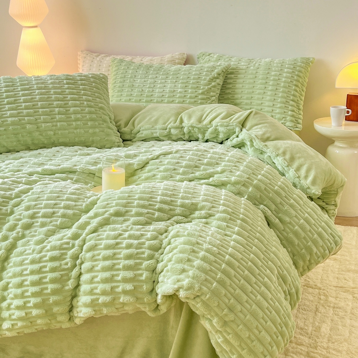 91家纺网 家纺一手货源 找家纺 爱彼家纺 2025新款糖果色兔兔绒套件秋冬加厚牛奶绒四件套-场景二 果绿绿