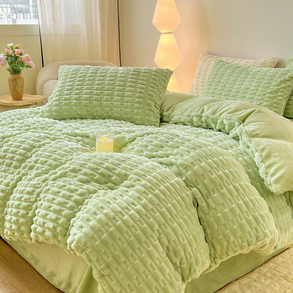 91家纺网 家纺一手货源 找家纺 爱彼家纺 2025新款糖果色兔兔绒套件秋冬加厚牛奶绒四件套-场景二 果绿绿